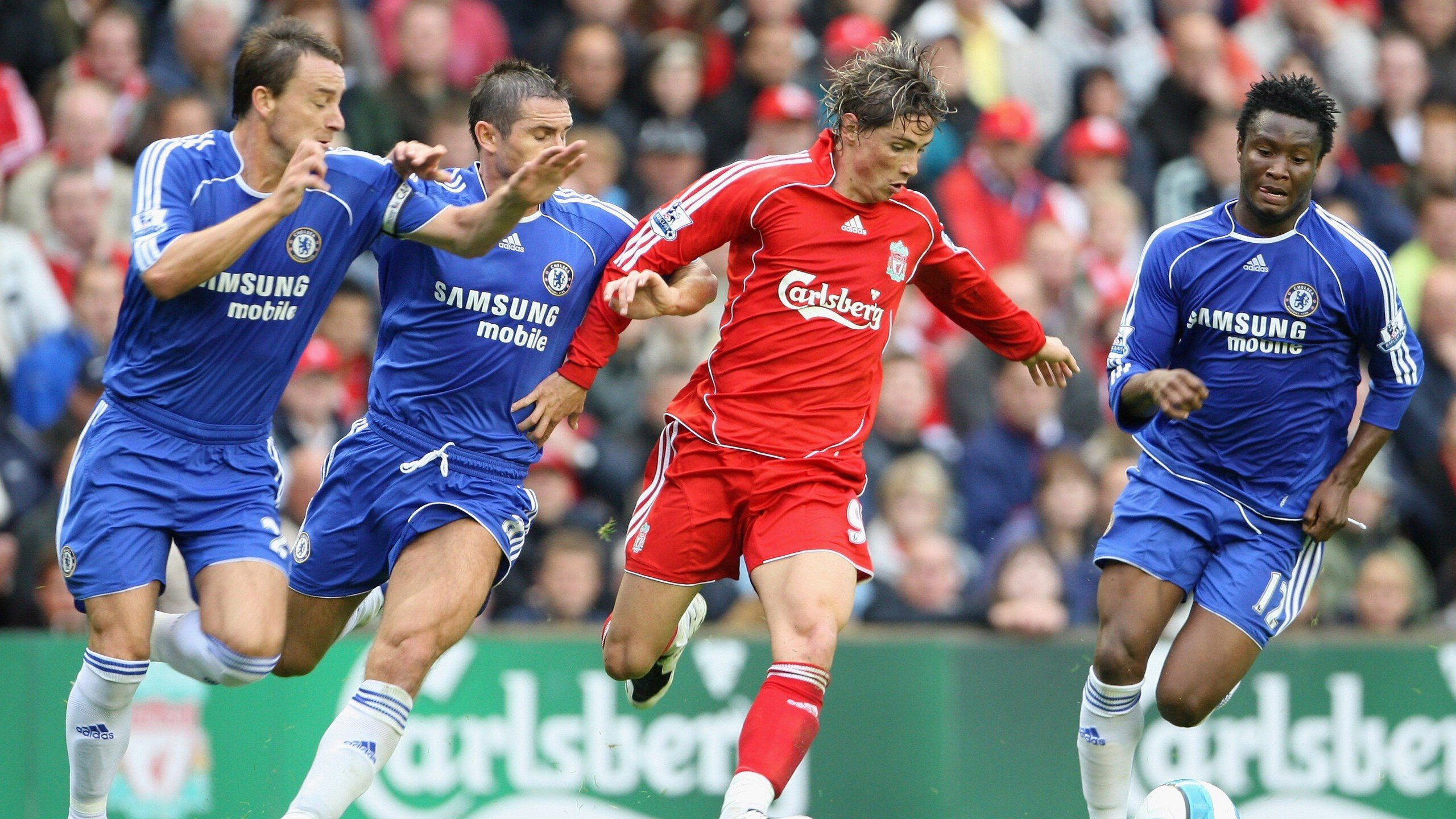 彩色跑 城市河堤被彩色粉末装点，成为青春派对